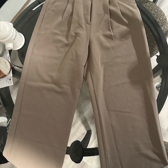 Closet clean aritzia, lululemon, old navy - Picture 7 of 10